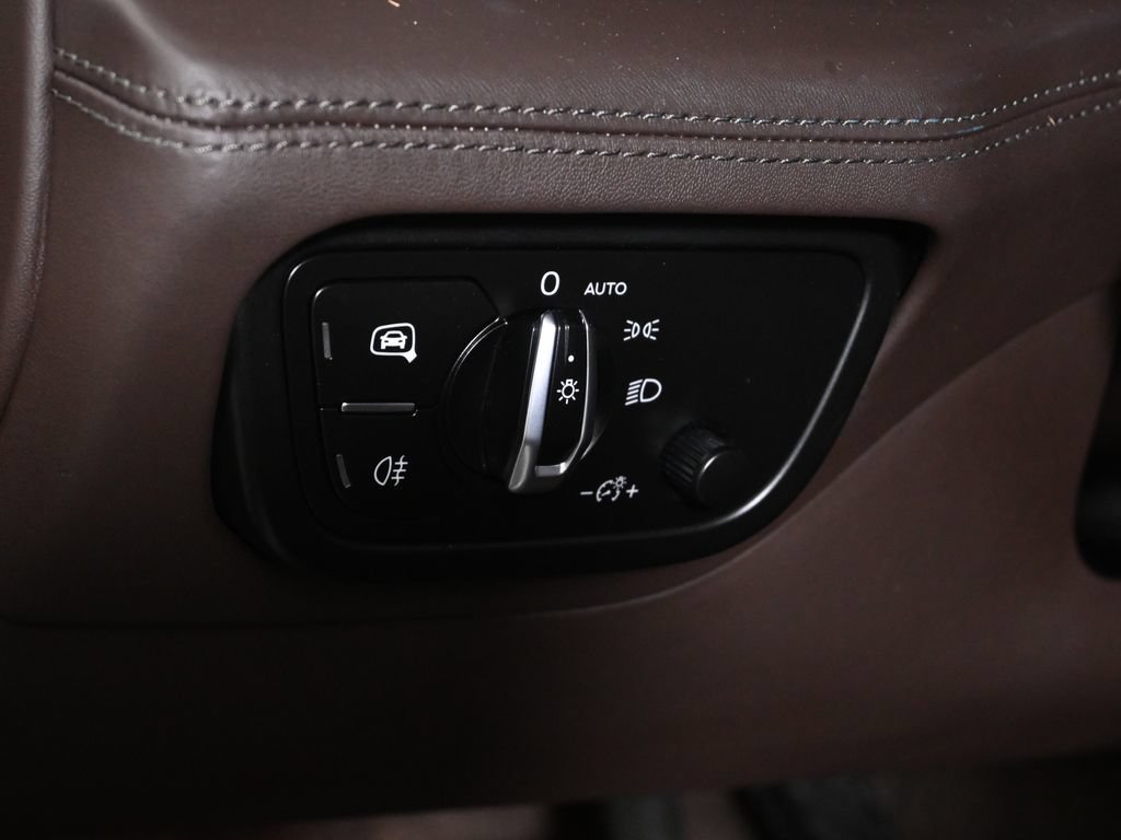 Used 2022 Bentley Bentayga AWD/4WD image 29
