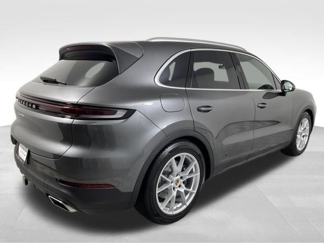 Used 2025 Porsche Cayenne image 9