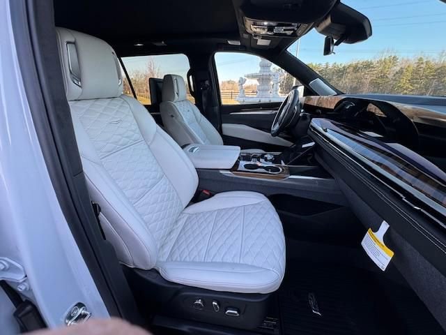 Used 2026 Cadillac Escalade ESV Platinum Sport w/ LPO, Floor Liner Package image 7