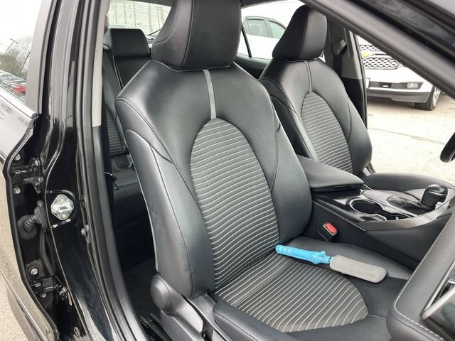 Used 2020 Toyota Camry SE FWD image 23