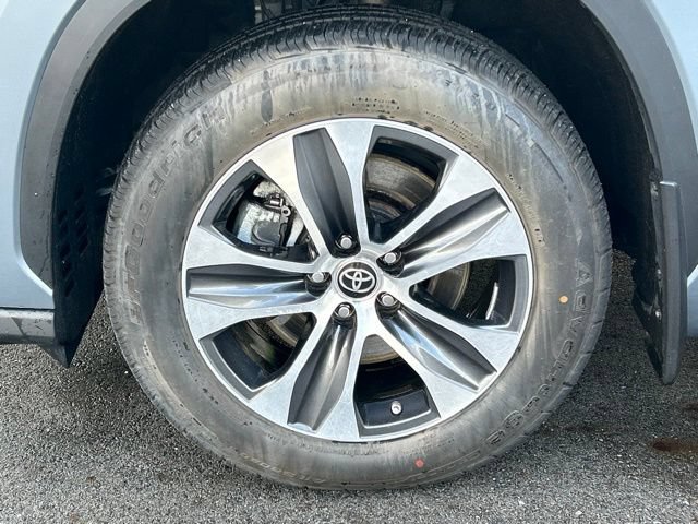 Used 2022 Toyota Highlander XLE AWD/4WD image 19