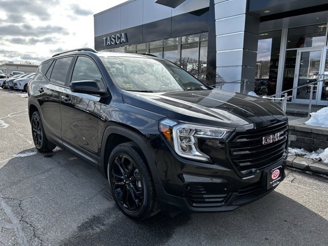 Used 2022 GMC Terrain SLE w/ Driver Convenience Package image 1