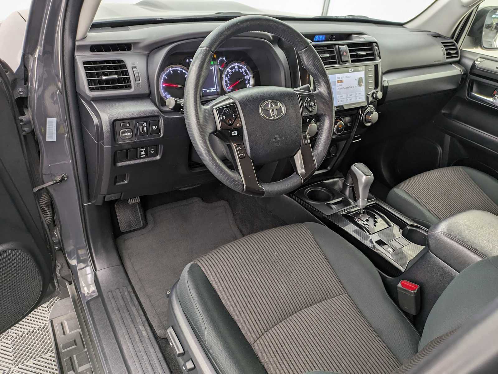 Used 2024 Toyota 4Runner TRD Off-Road image 2