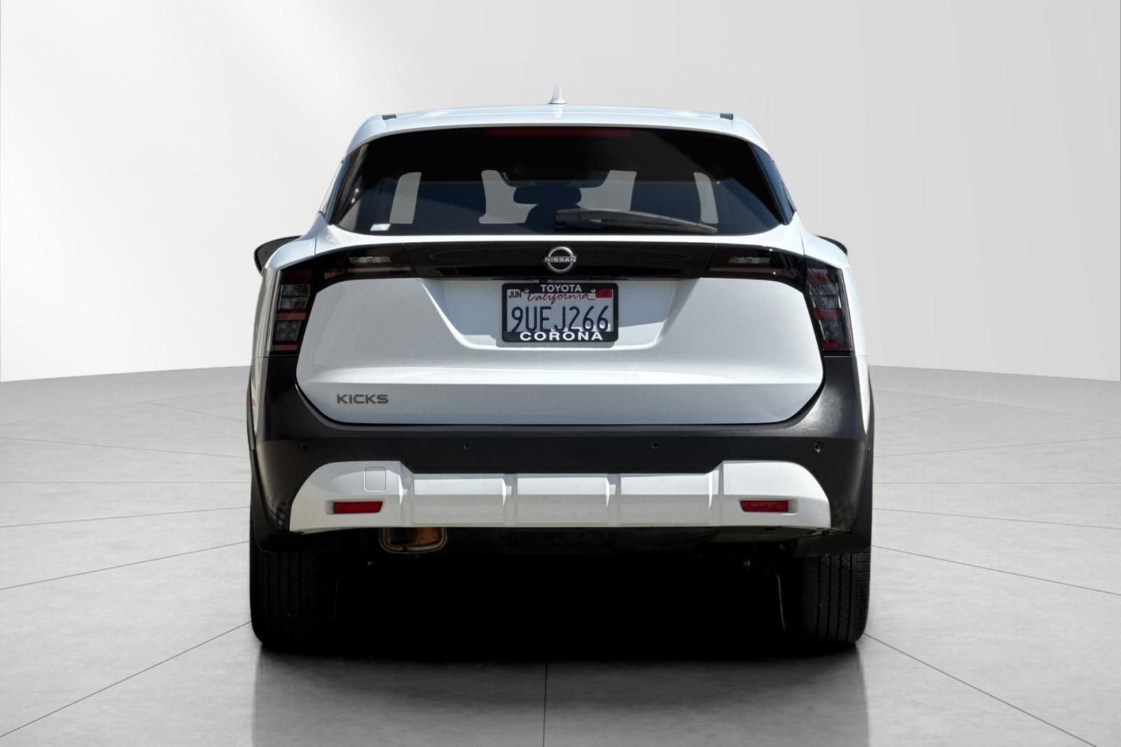 Used 2025 Nissan Kicks SV image 4