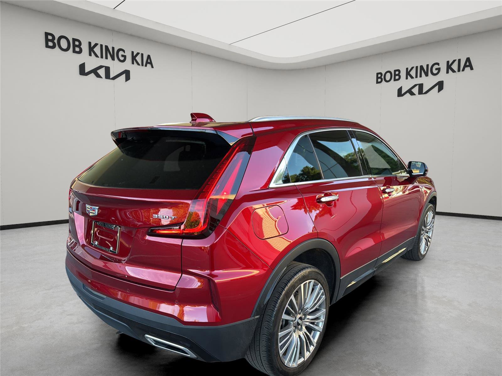 Used 2025 Cadillac XT4 Premium Luxury FWD image 5