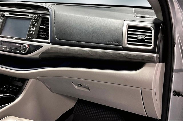 Used 2017 Toyota Highlander Limited w/ Protection Package #3 image 28