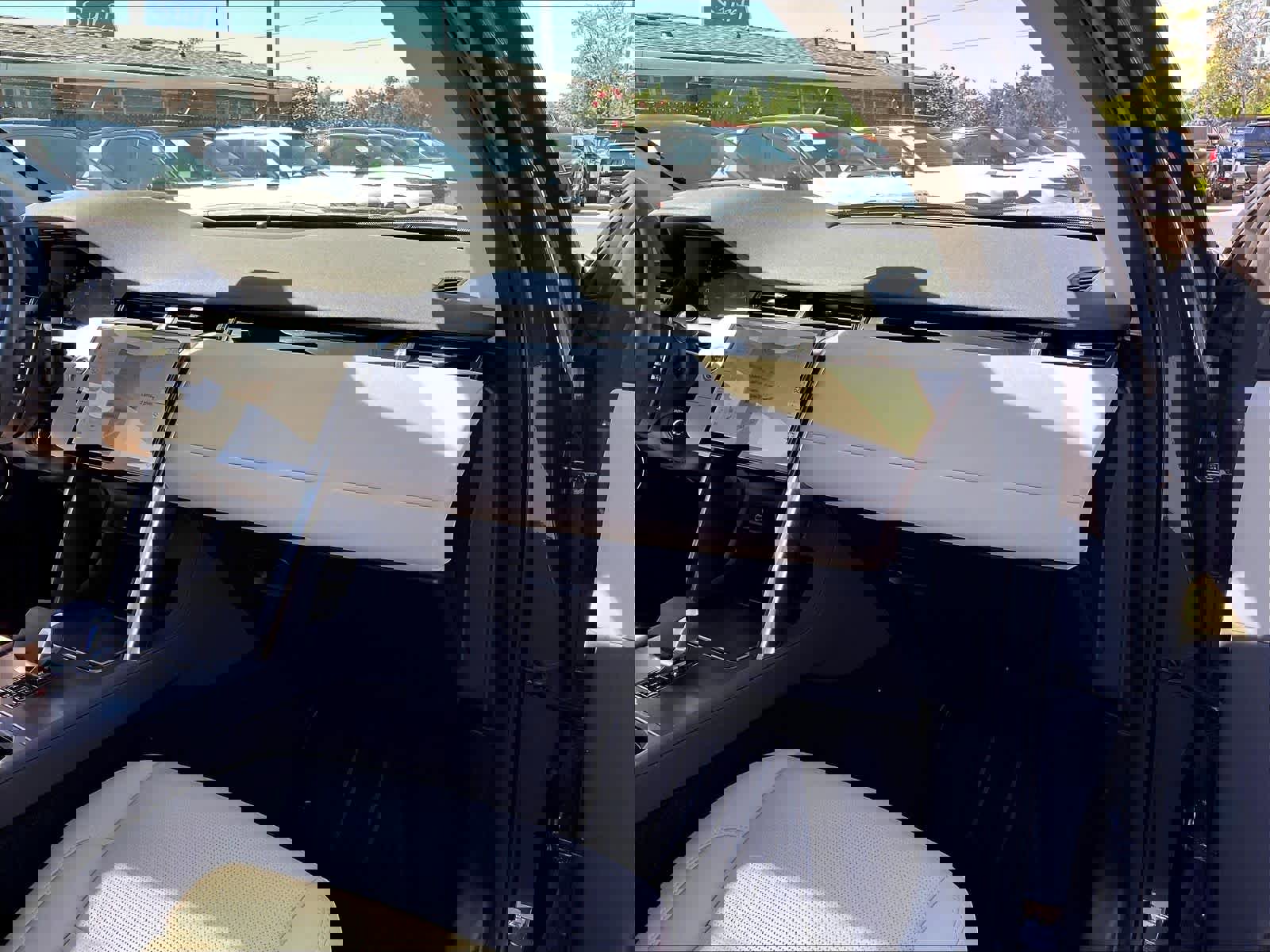 Used 2025 Land Rover Discovery Sport S image 15