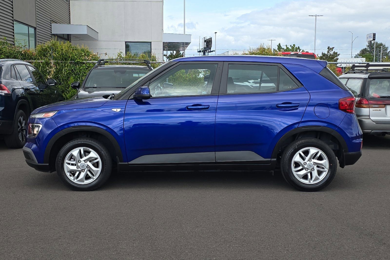 Used 2021 Hyundai Venue SE FWD image 7