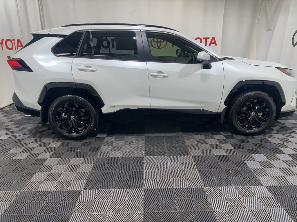 Used 2025 Toyota RAV4 SE image 7