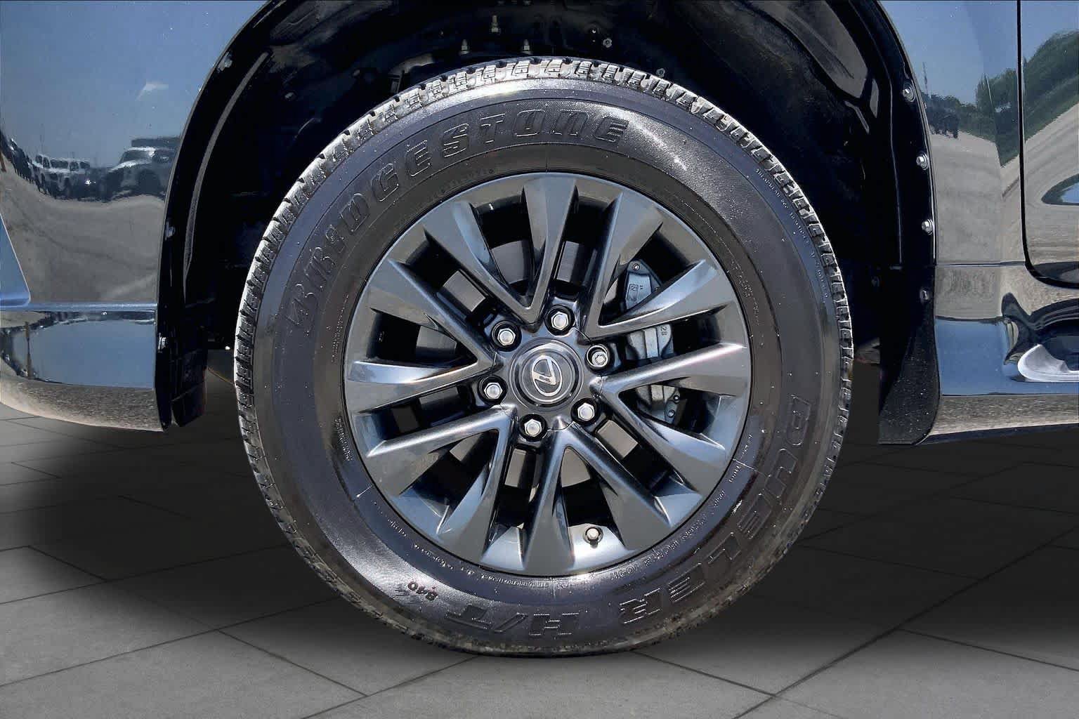 Used 2023 Lexus GX 460 Premium w/ Premium Package AWD/4WD image 11