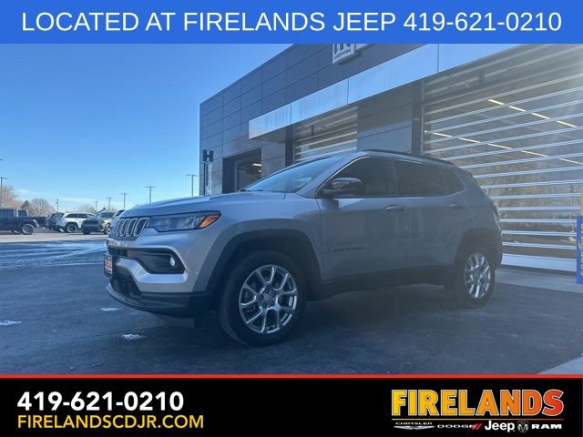 Used 2023 Jeep Compass Latitude image 3
