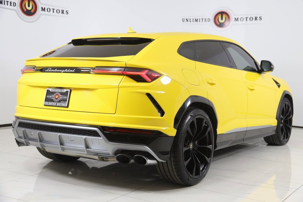 Used 2019 Lamborghini Urus image 3