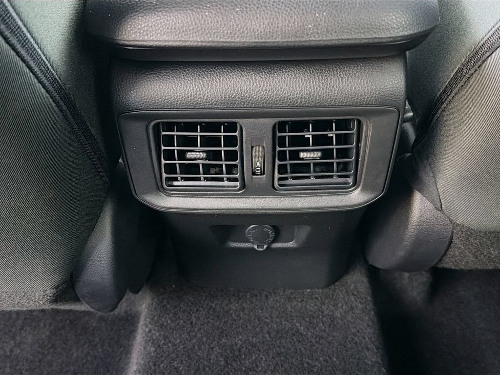 Used 2025 Toyota RAV4 LE AWD/4WD image 35