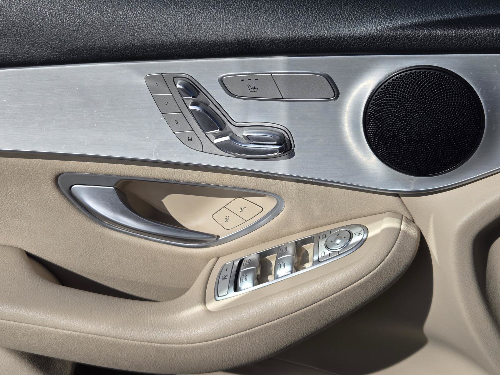 Used 2022 Mercedes-Benz GLC 300 w/ Premium Package Lite image 19