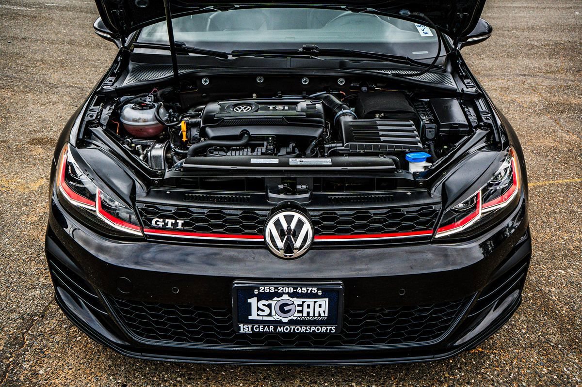 Used 2018 Volkswagen GTI SE FWD image 40