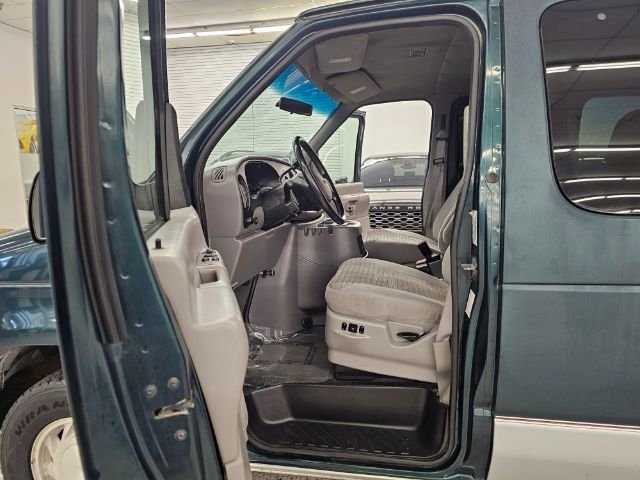 Used 2000 Ford E-150 and Econoline 150 Wagon image 22