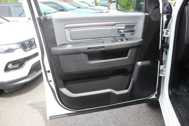 Used 2024 RAM 1500 Classic SLT AWD/4WD image 16