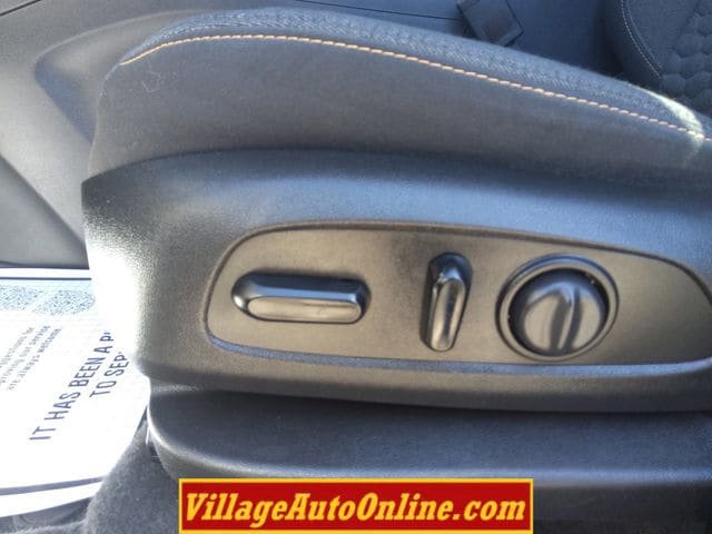 Used 2018 Chevrolet Equinox LT FWD image 16