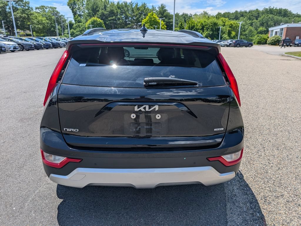 Used 2025 Kia Niro EX w/ EX Cold Weather Package FWD image 4