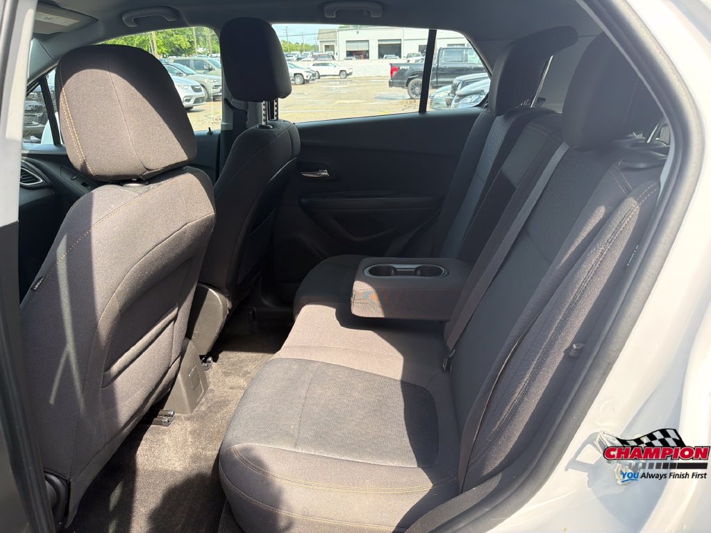Used 2018 Chevrolet Trax LS AWD/4WD image 19