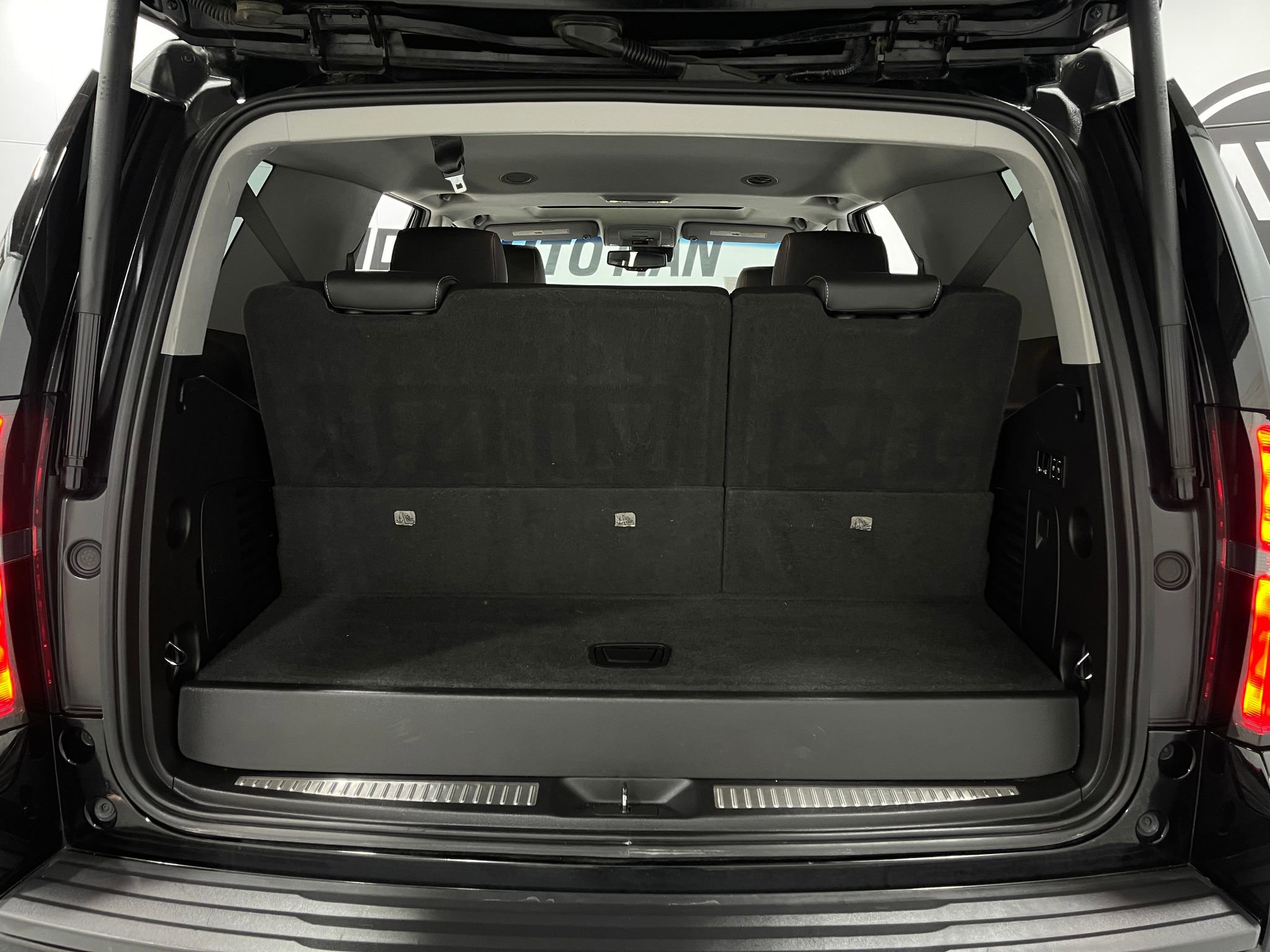 Used 2018 Chevrolet Tahoe LT w/ Luxury Package AWD/4WD image 26