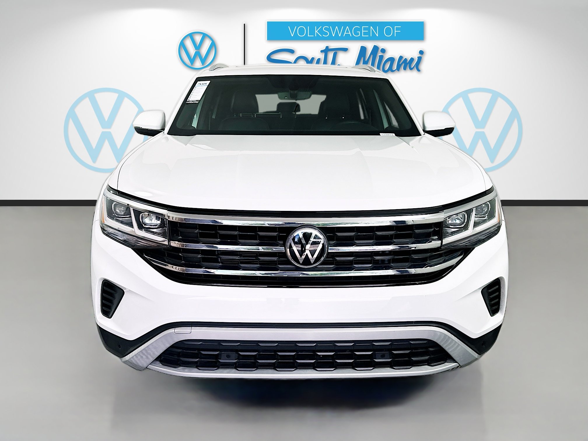 Used 2021 Volkswagen Atlas Cross Sport SE w/ Panoramic Sunroof Package FWD image 2