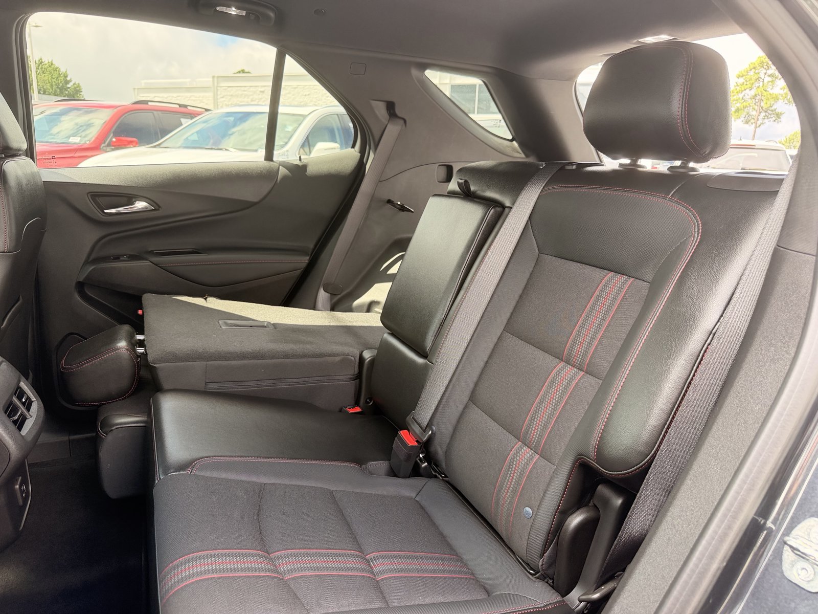 Used 2023 Chevrolet Equinox RS FWD image 28