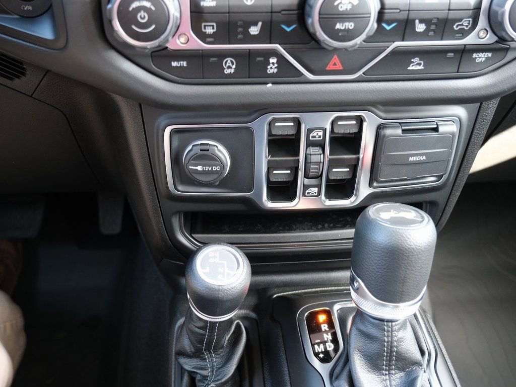 New 2025 Jeep Wrangler Unlimited Sahara AWD/4WD image 23