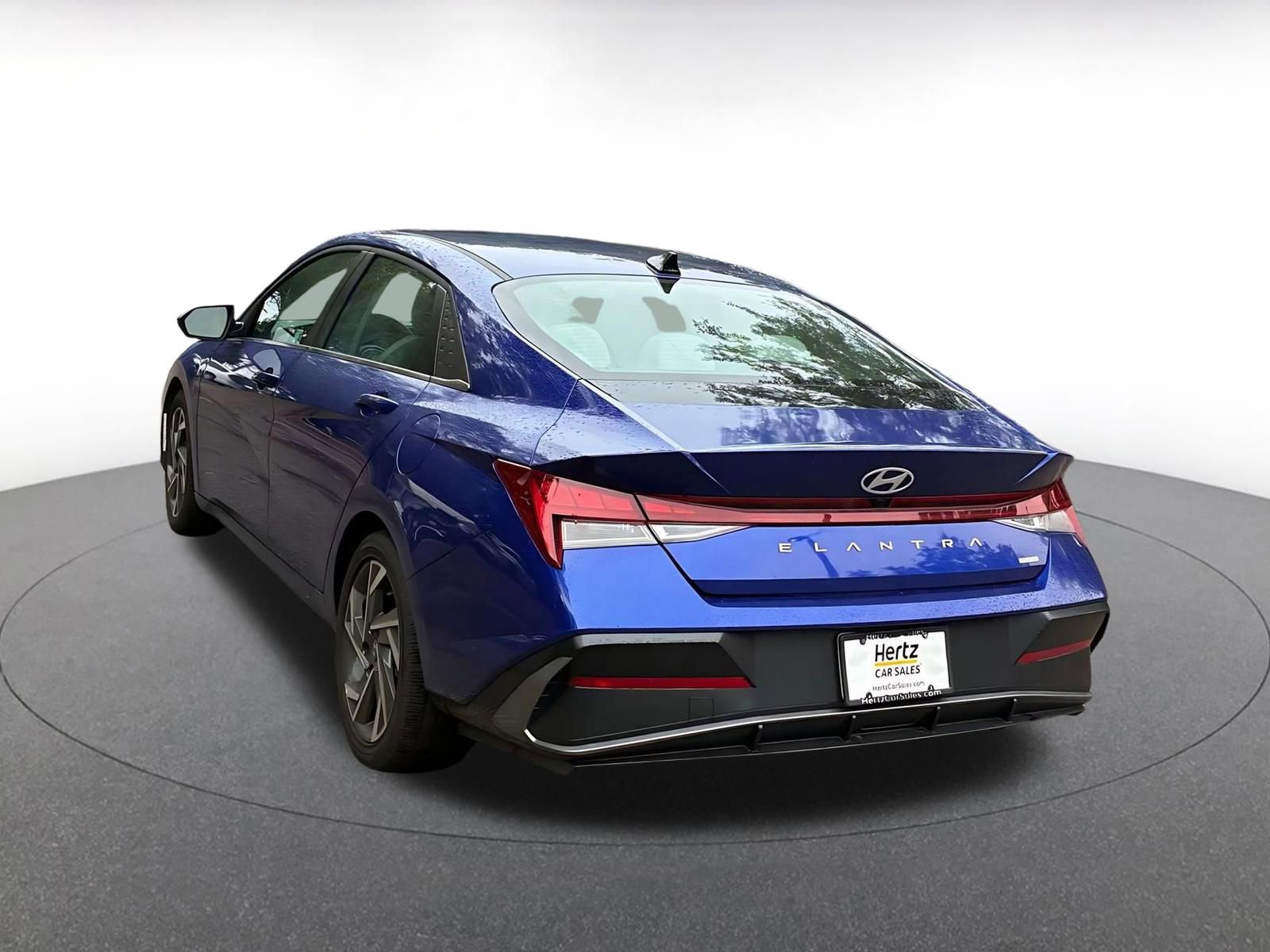 Used 2025 Hyundai Elantra Limited FWD image 5
