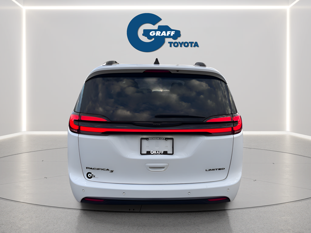 Used 2025 Chrysler Pacifica Limited FWD image 2