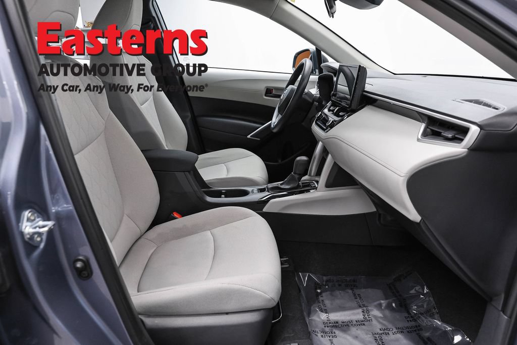 Used 2025 Toyota Corolla Cross L FWD image 25