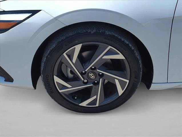Used 2024 Hyundai Elantra Limited FWD image 9