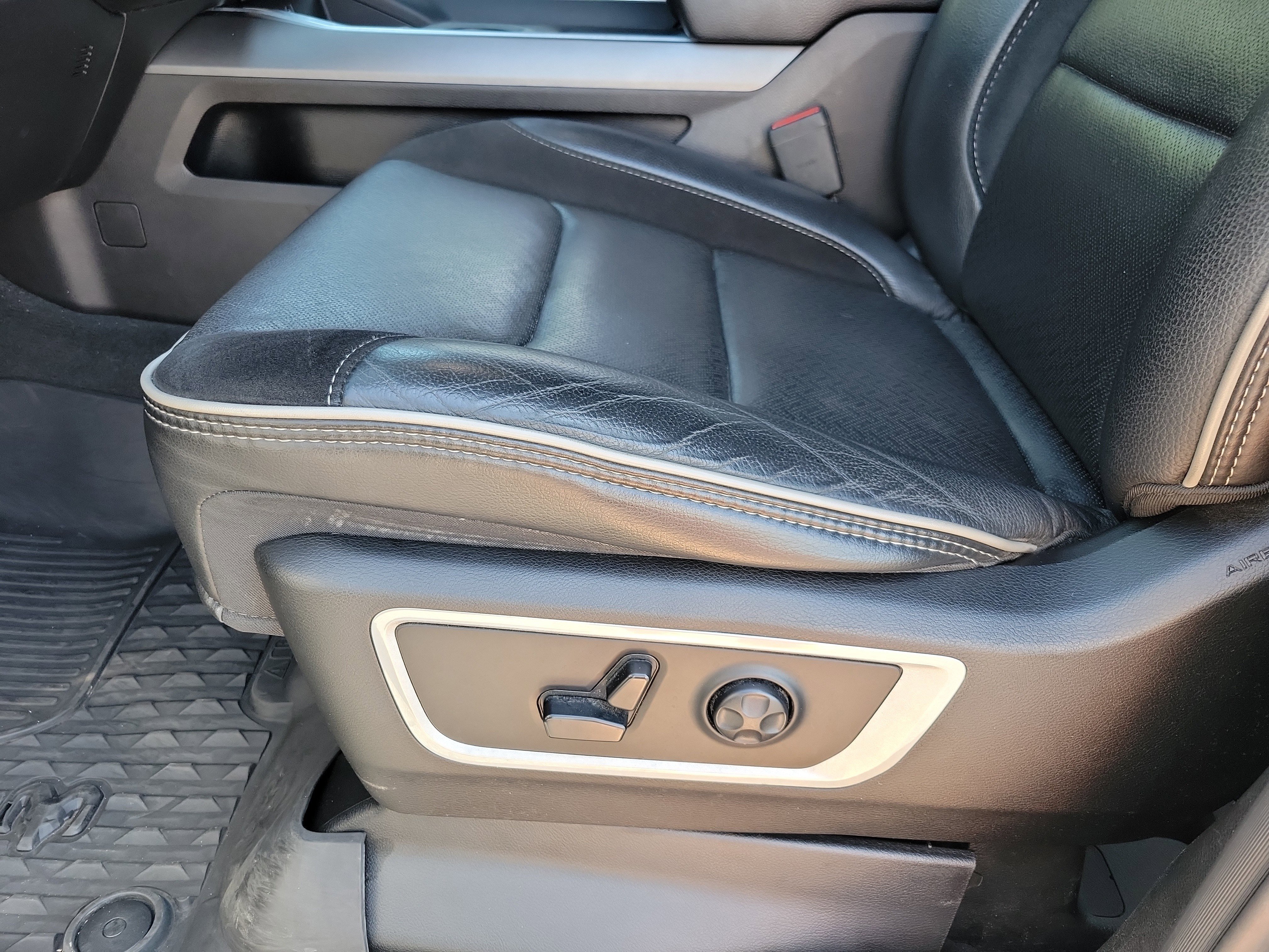 Used 2020 RAM 1500 Laramie w/ Sport Appearance Package image 5