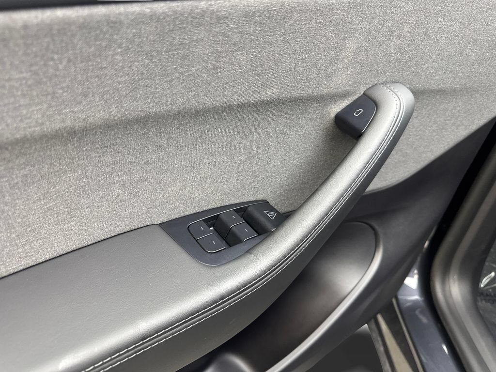 Used 2026 Tesla Model Y 2WD image 30