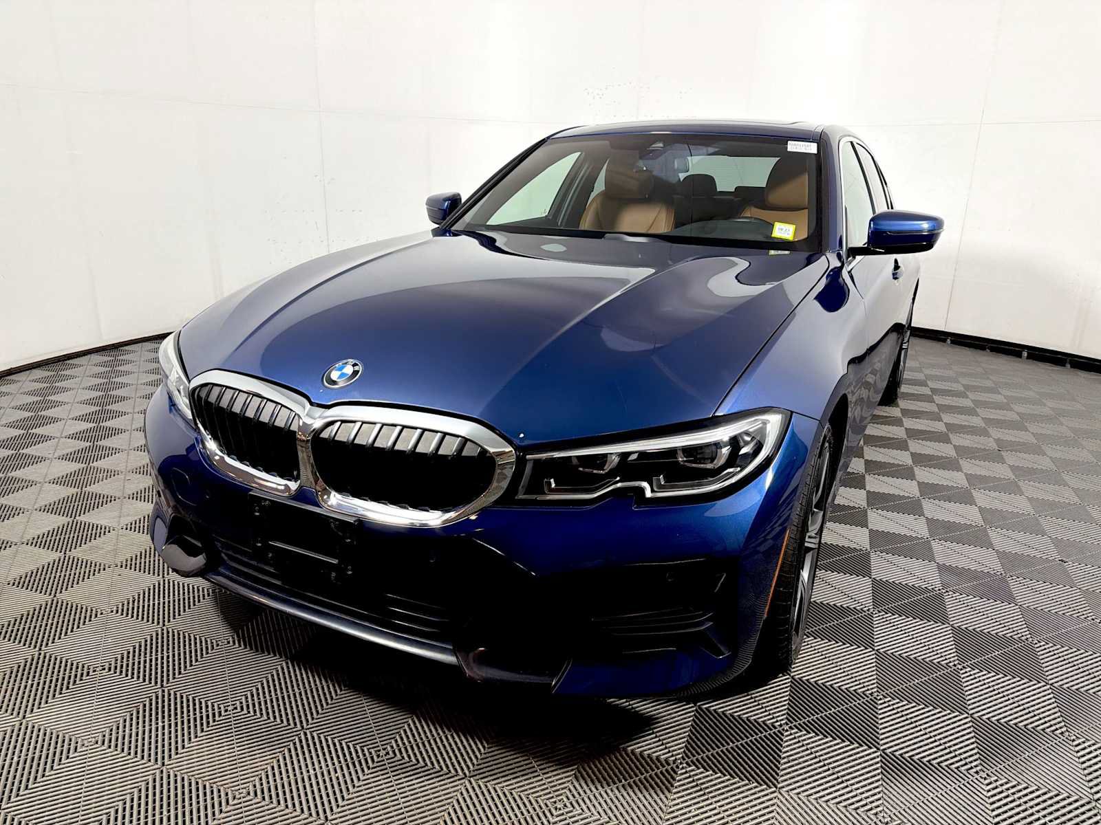 Used 2021 BMW 330i xDrive Sedan w/ Convenience Package AWD/4WD image 3