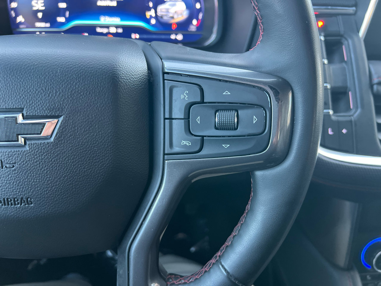 Used 2023 Chevrolet Suburban RST w/ Luxury Package image 28