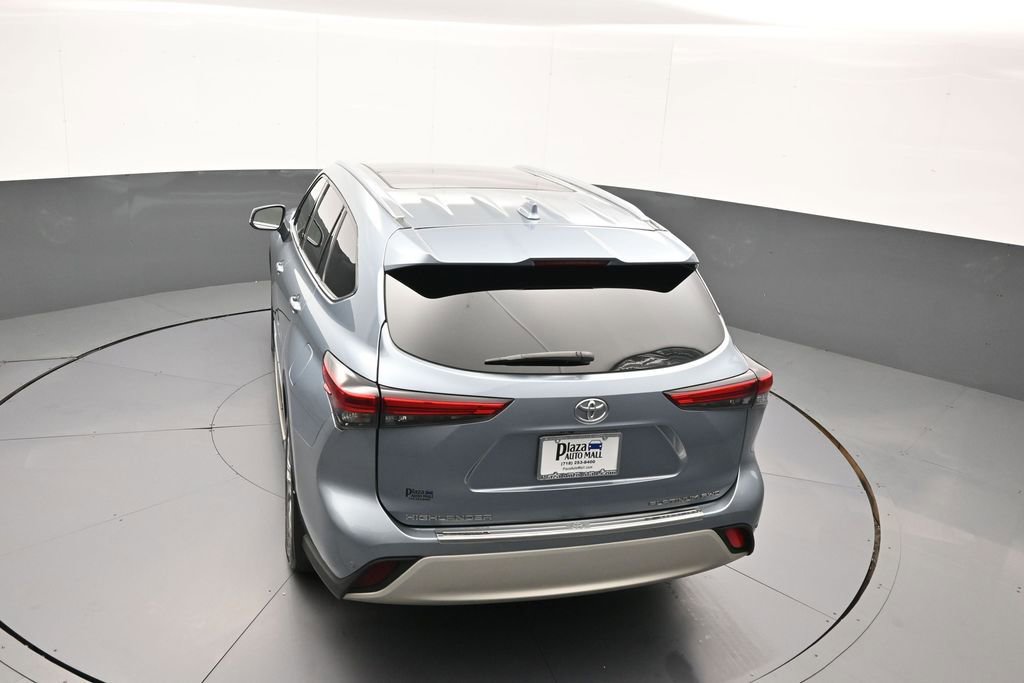Certified 2020 Toyota Highlander Platinum w/ Preferred Accessory Package AWD/4WD image 42