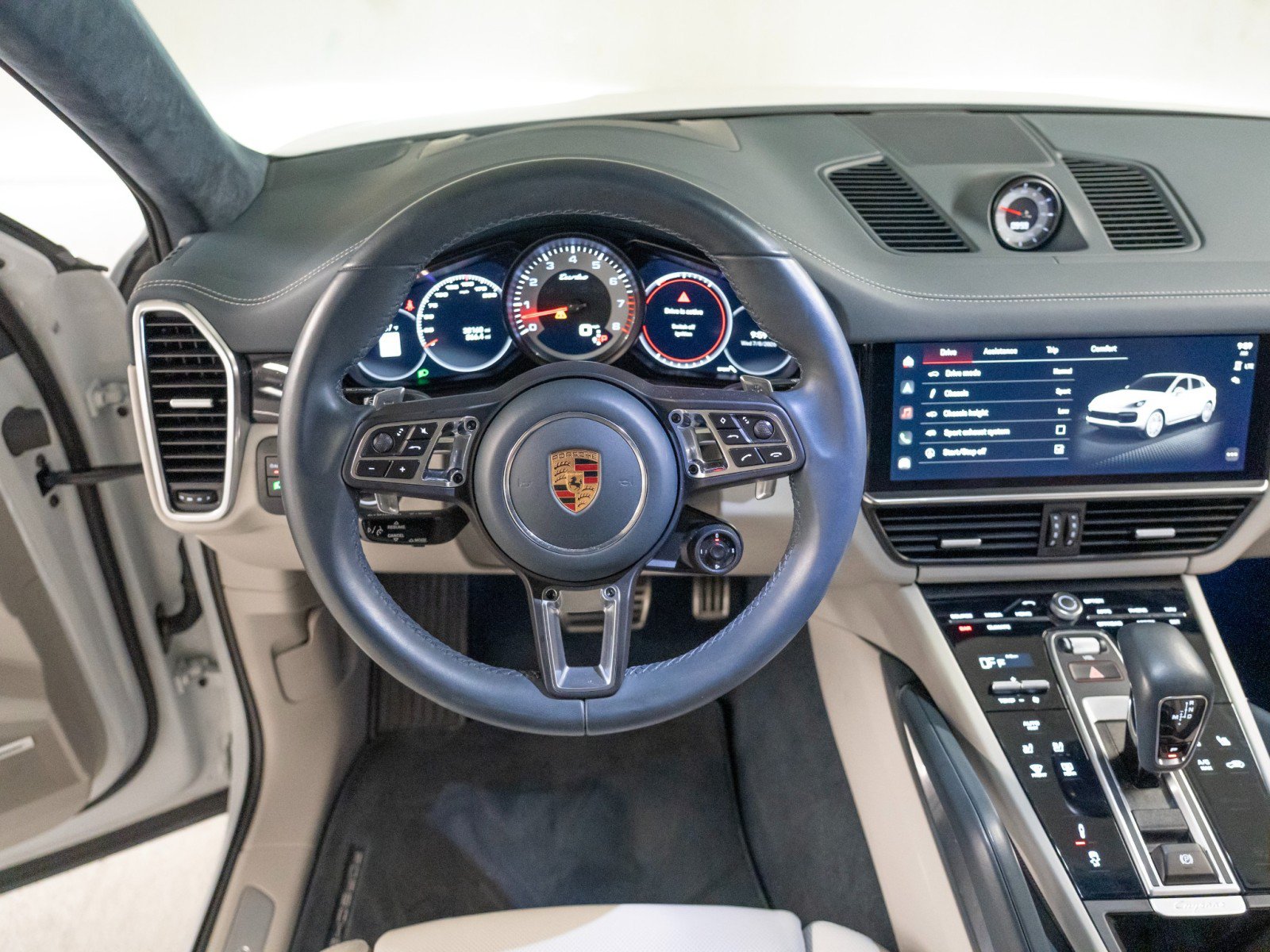 Certified 2023 Porsche Cayenne Turbo AWD/4WD image 27