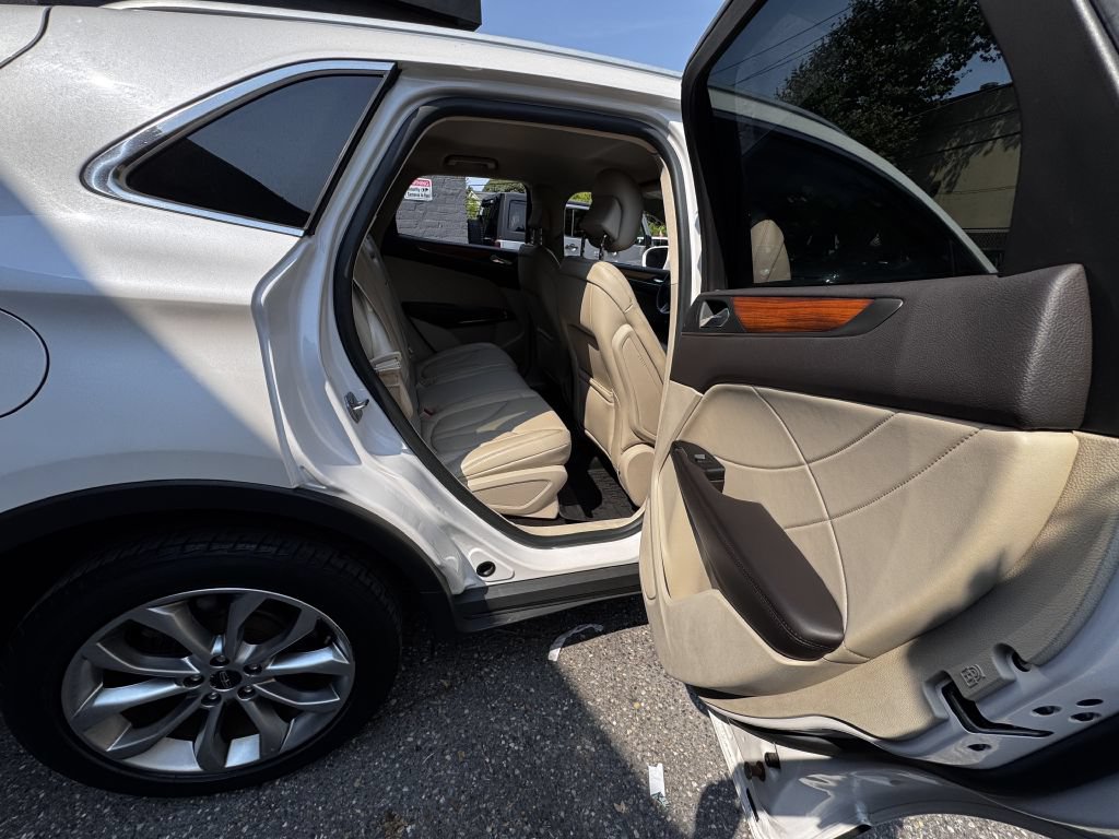 Used 2018 Lincoln MKC Select w/ Select Plus Package AWD/4WD image 16