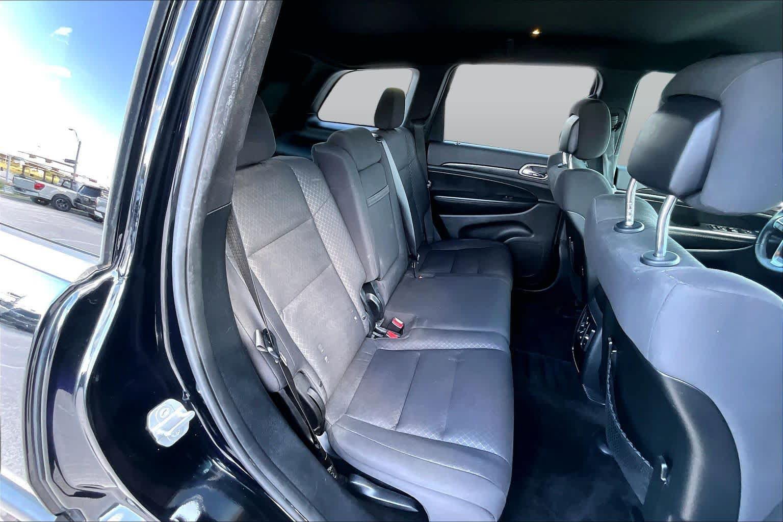 Used 2018 Jeep Grand Cherokee Laredo RWD image 20