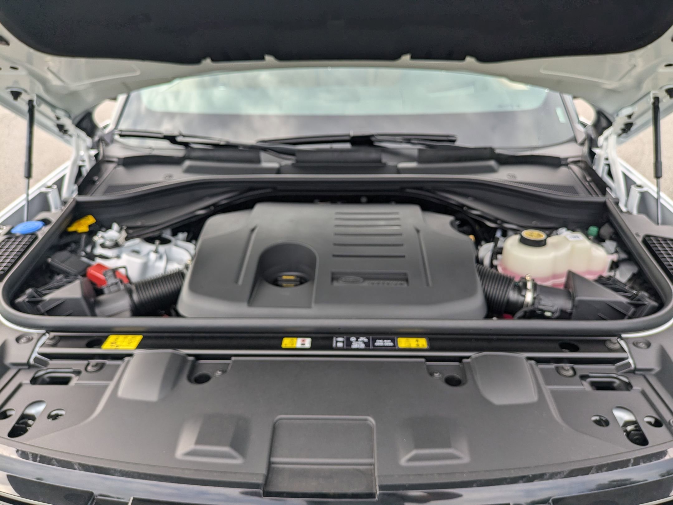 New 2025 Land Rover Range Rover SE image 31