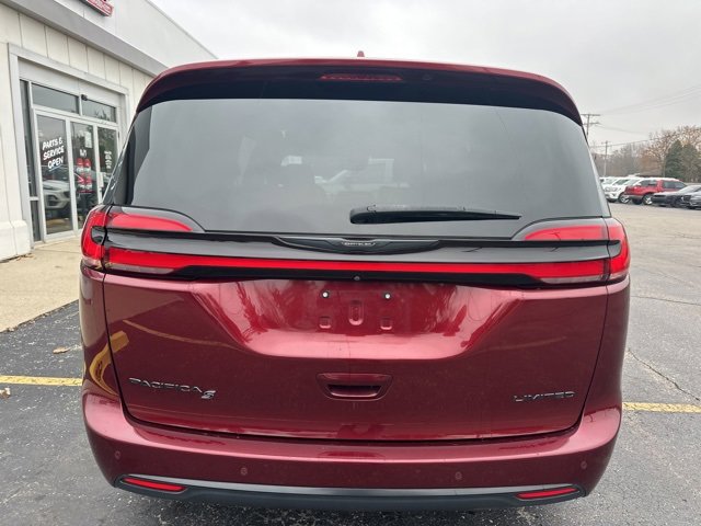Used 2022 Chrysler Pacifica Limited w/ S Appearance Package image 9