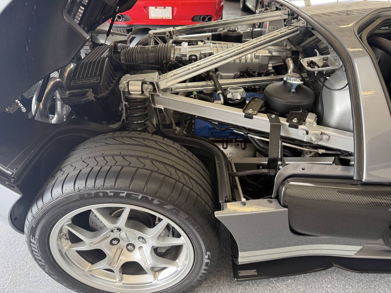 Used 2006 Ford GT RWD image 53