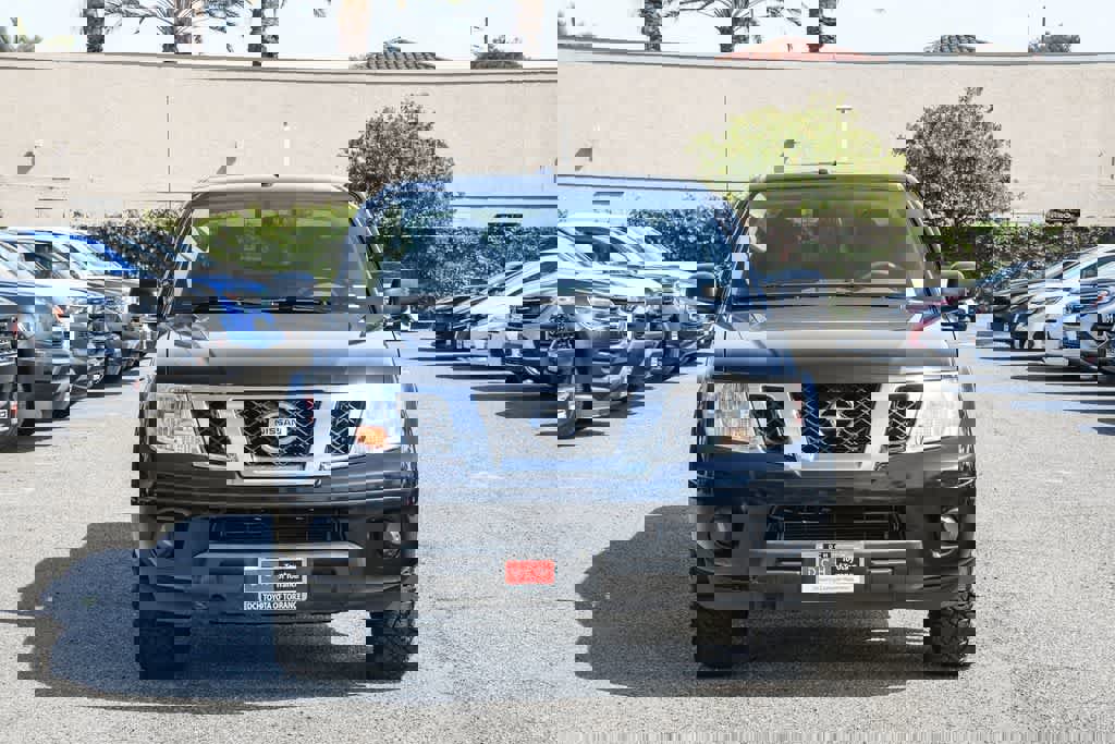 Used 2018 Nissan Frontier SV image 2