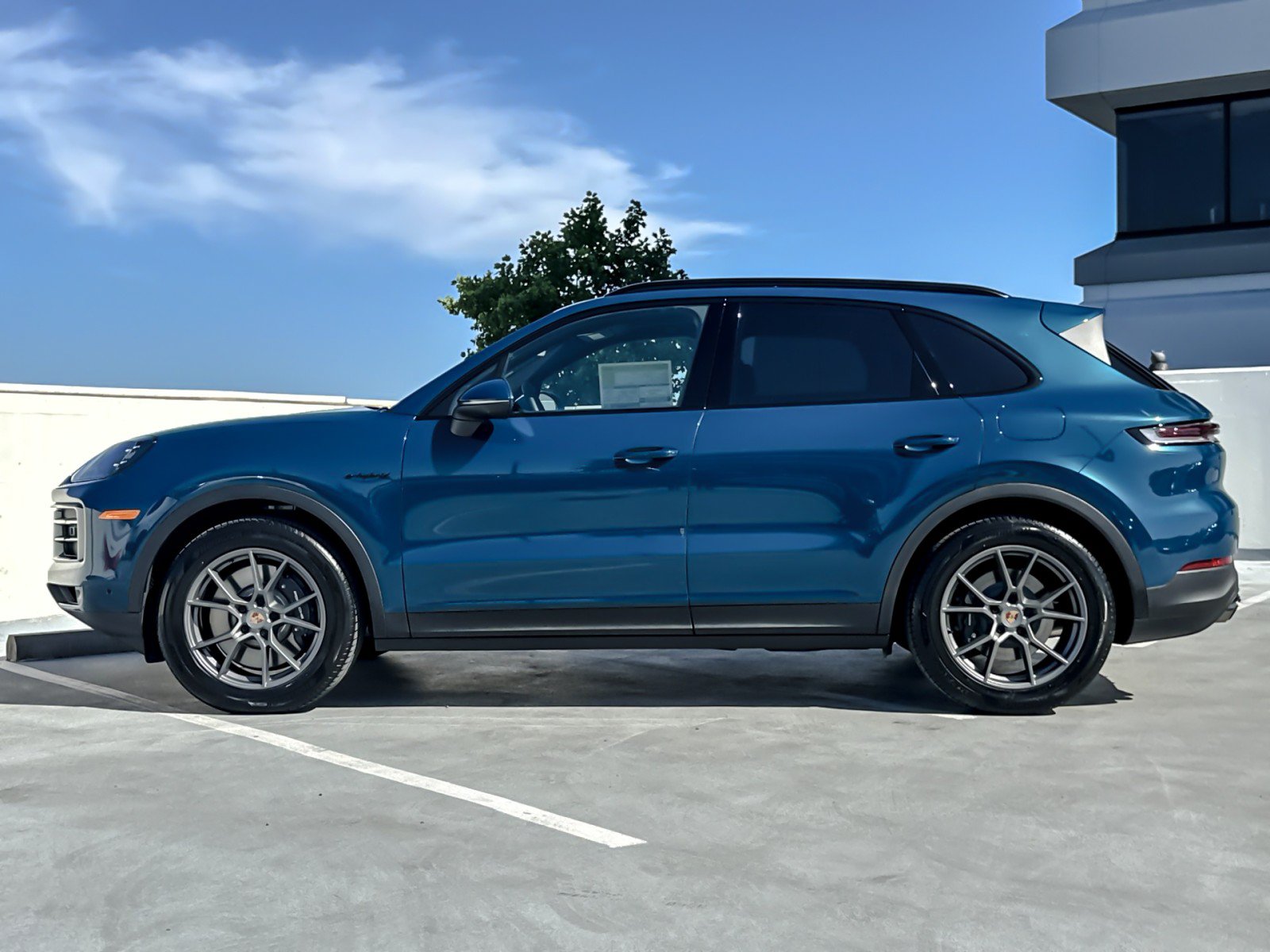 New 2026 Porsche Cayenne Coupe AWD/4WD image 2