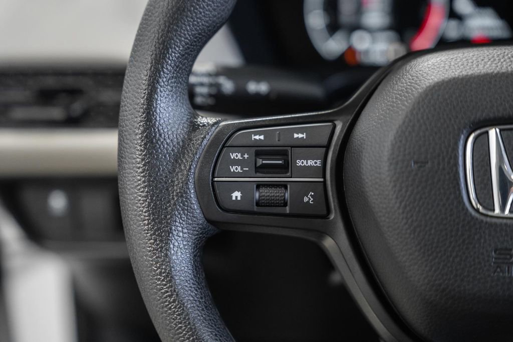 Used 2025 Honda HR-V LX image 25