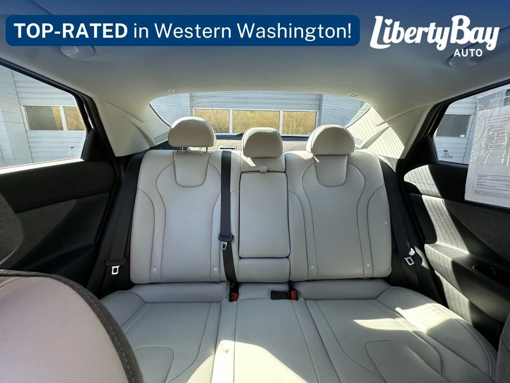 Used 2023 Hyundai Elantra Limited image 21