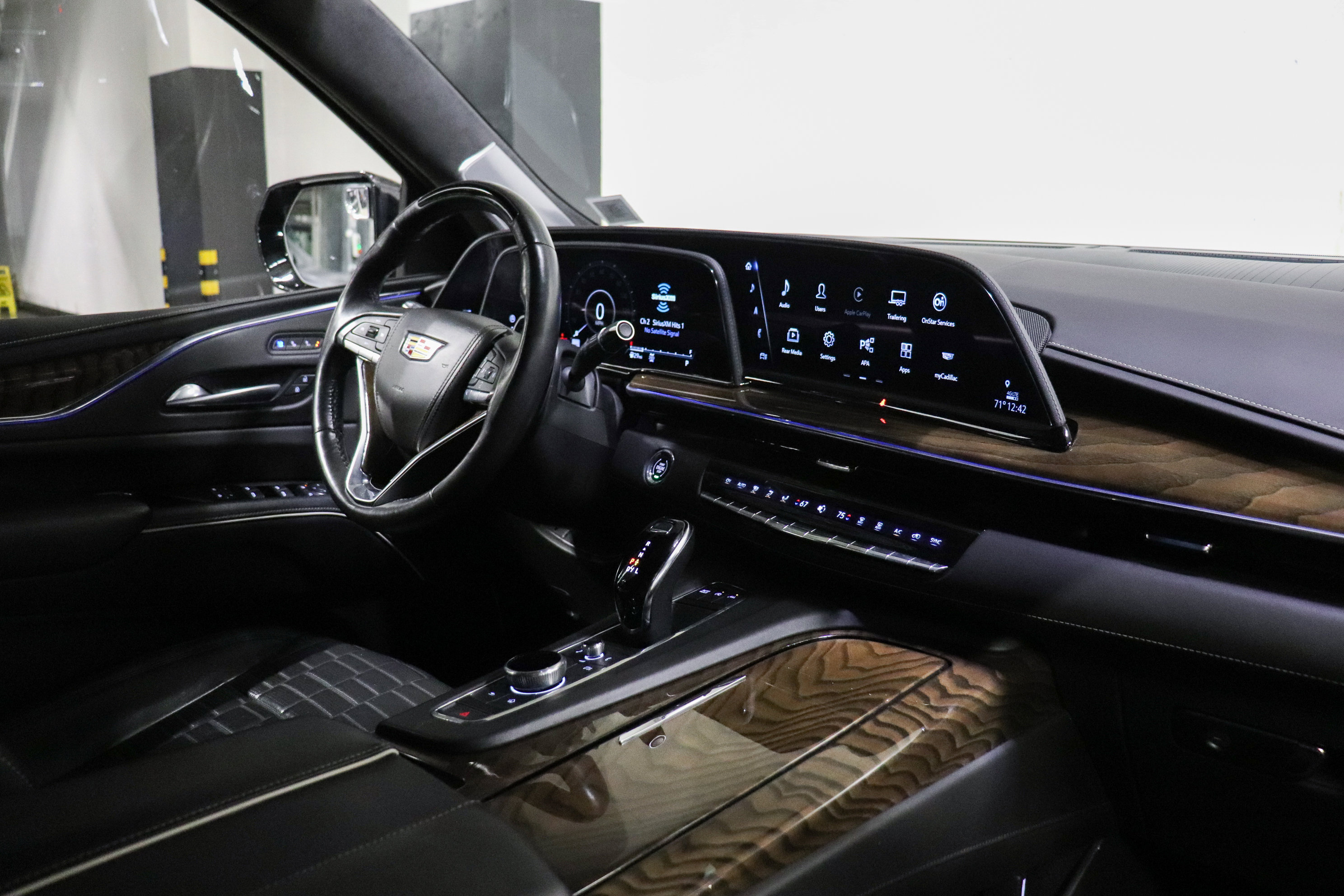 Used 2023 Cadillac Escalade ESV Sport Platinum w/ LPO, ONYX Package image 31