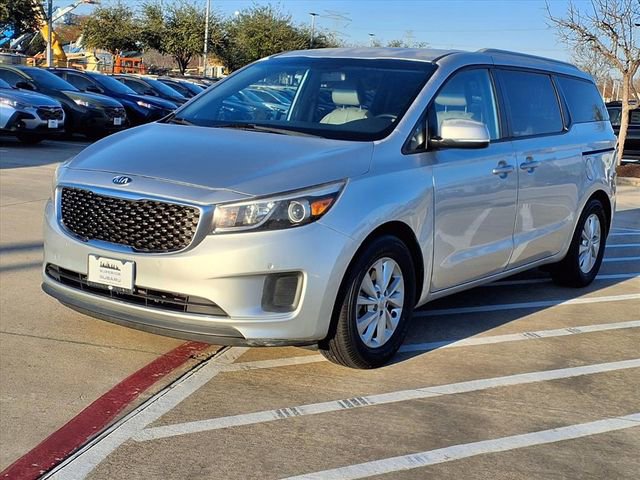 Used 2017 Kia Sedona LX w/ LX Essentials Premium Package video 3
