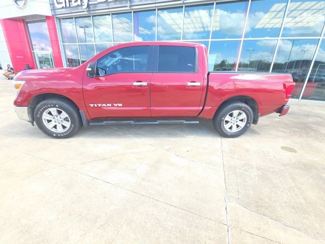 Used 2018 Nissan Titan SV w/ SV Convenience Package RWD image 2
